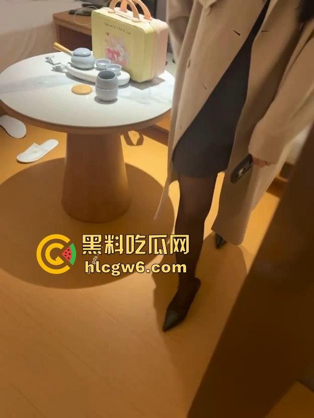 调教界狗链子缠脖的祖师爷【Nic学长】 百人斩专操05后学生妹,妹子一放学就当母狗,灌尿抽脸无套操到浪叫!-13