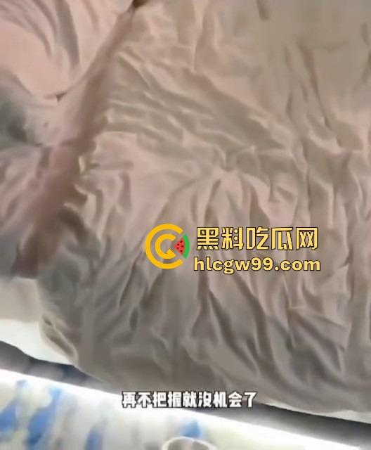 广州护士实习生『蓝美淇』开学前急约一炮,轻微洁癖却爱被抠逼,抠到手水肿,这逼是真湿还是有毒?-7