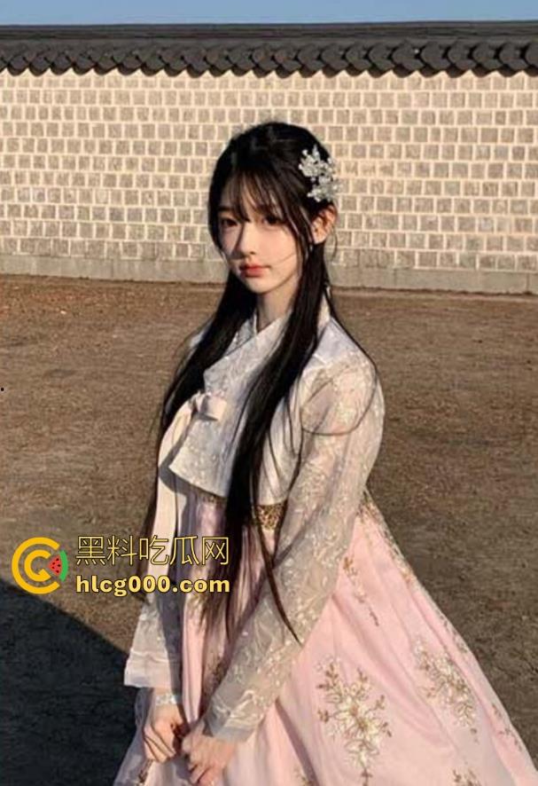 海角乱伦， 和萝莉亲妹妹性福的暑假生活，天天在家猛插狂操，无套操白虎嫩穴内射骚逼！