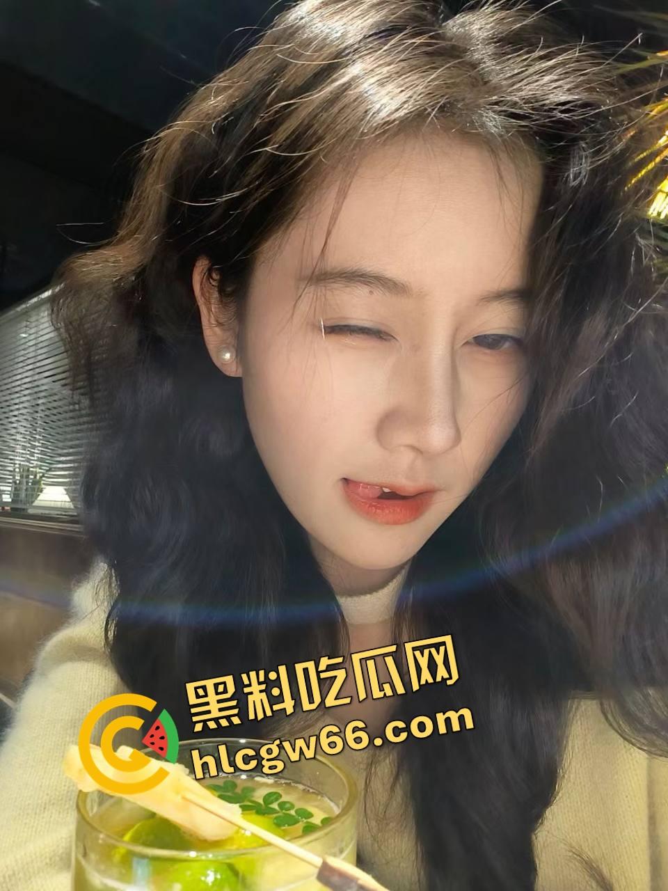 00后女大学生真就不想上班了,集体冲进抖音求包养,每日更新身高体重照片,不投简历只投金主!-13