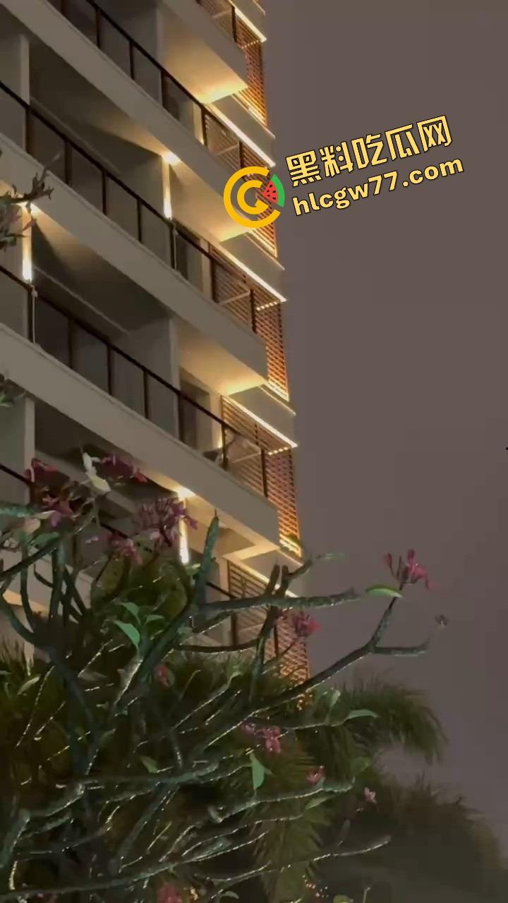 天气热了，干逼就得阳台上搞，窗边开操凉快又环保，低碳环保的激情你懂吗？