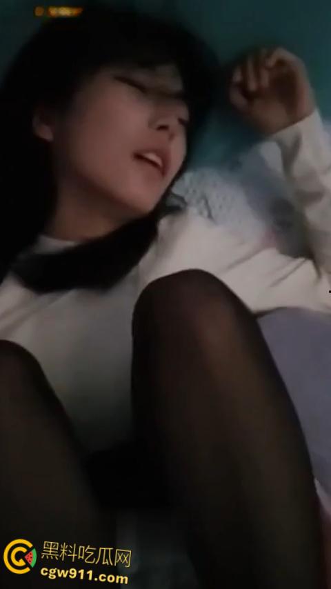 沧州师范学院【吕嘉慧】，刚上大一就被金主爸爸3w包养，jk白丝制服直接给干哭，玩够了直接被曝光炫耀！-10