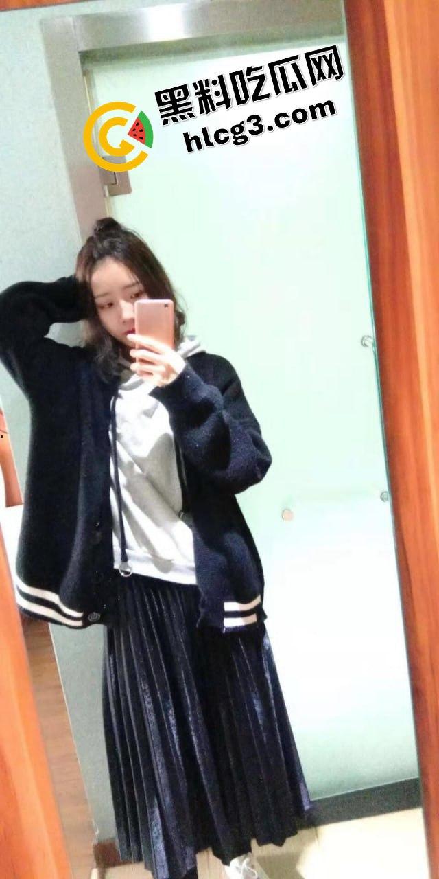 唐山98年无业极品反差婊『李煜』与男友家中记录性生活 遭泄密流出