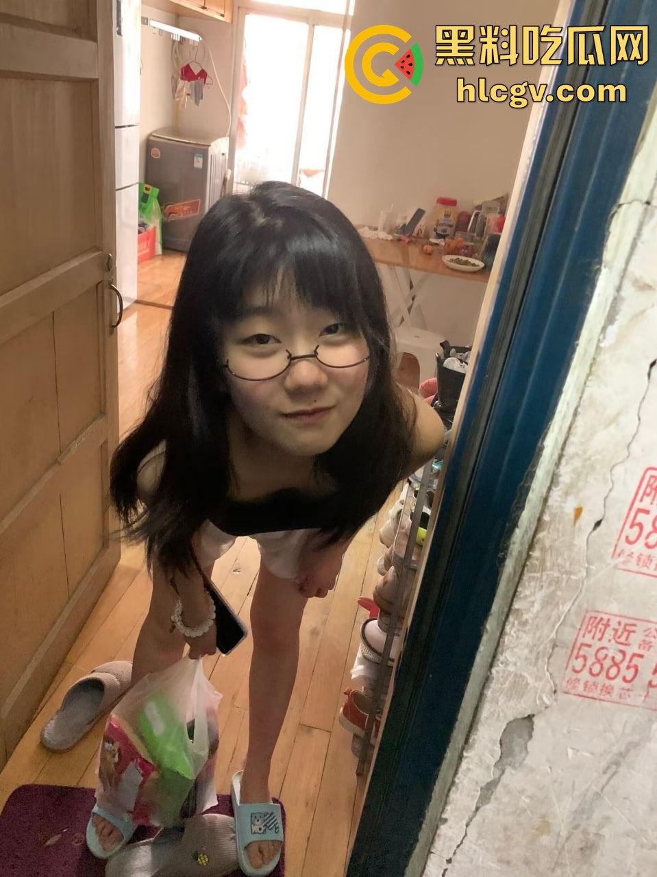 太原理工学院高材生【李雪】大翻车!清纯学霸竟成眼镜母狗,乖乖听话成男友泄欲工具!-4