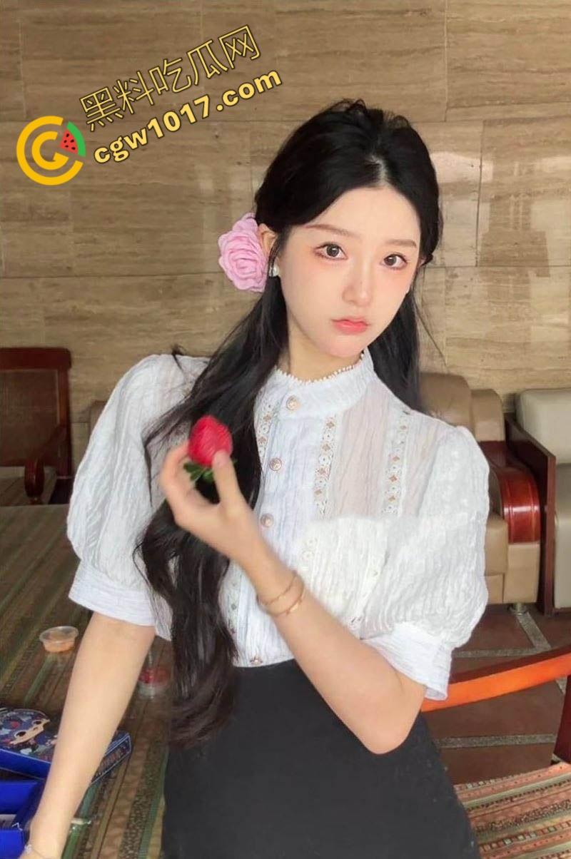 海角乱伦大神爆操教师表姐：表姐欲仙欲死醉享午休之乐，深喉口爆 竟把精液打包带回学校！