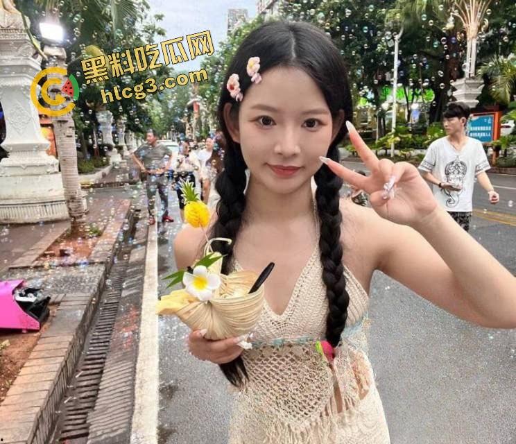 云南师范大学汉服女神『姜紫卉』下海约炮金主 开裆蕾丝内裤女上位榨精 性爱视频流出!-3