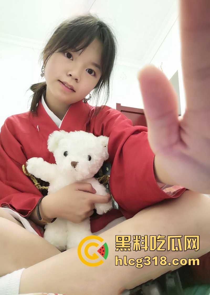 广西职业学院性瘾少女【秦丽丽】清纯萝莉大搞反差，舌钉乳钉装饰身体，心型阴蒂淫荡母狗