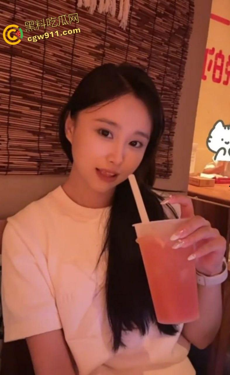 山东烟台清纯女神【廖雨晴】,被男友捆绑滴蜡调教,粉嫩小穴无套猛操中出,内射特写十分诱人 !-4