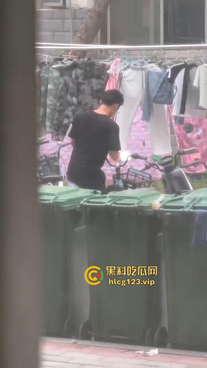 口味真重【河南师范大学】惊现变态色情狂 专偷女生内衣 监控曝光猥琐全过程-5