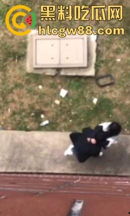 春天来了,动物们到了交配的季节了,情侣们性欲来了完全不顾旁人现场就是干!-4