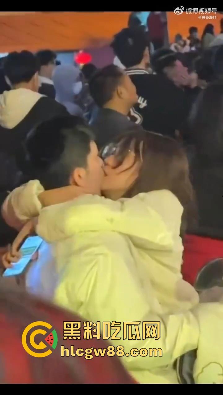 春天来了,动物们到了交配的季节了,情侣们性欲来了完全不顾旁人现场就是干!-8