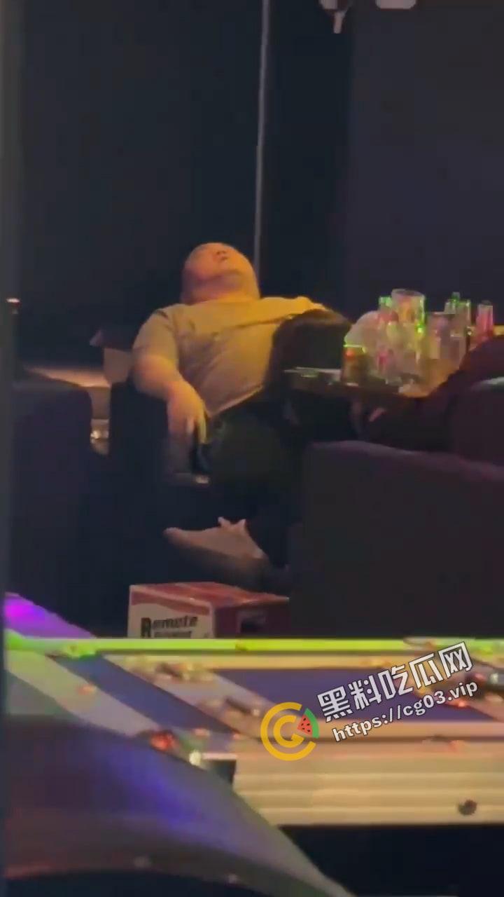 河南滑县 故里音乐餐厅 一对男女在大厅当众口交 不雅事件-5