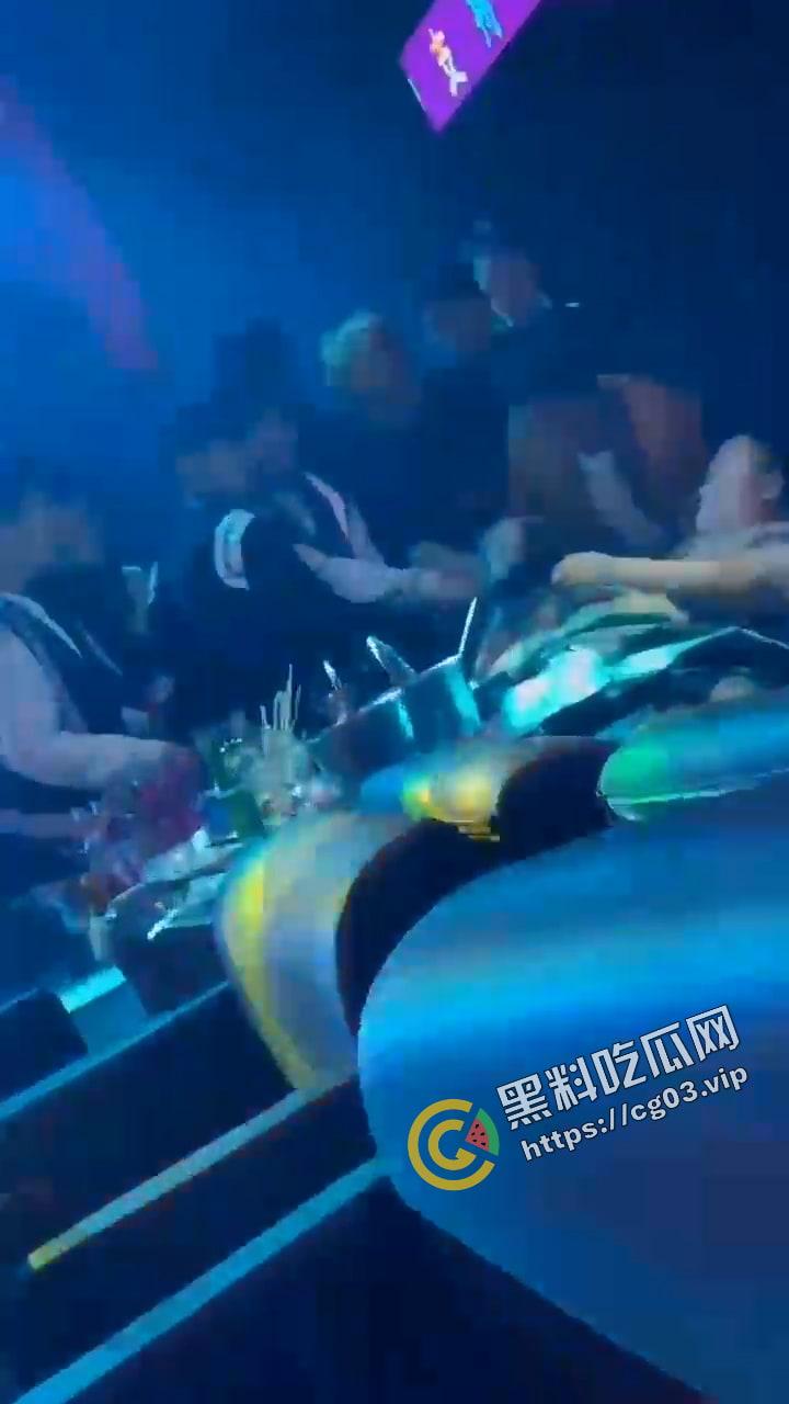 河南滑县 故里音乐餐厅 一对男女在大厅当众口交 不雅事件-8