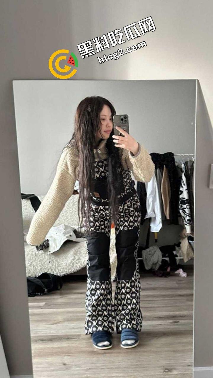 天津外国语大学高冷女神『董亚忻』白虎一线天嫩逼 前凸后翘 大尺度私拍福利视频泄密流出