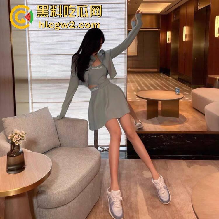 邂逅广西披萨店巨乳正妹【赵雪菲】!大到爆炸的罩杯 这样的身材还卖披萨?不如直接吃了她这个小夹子!-7