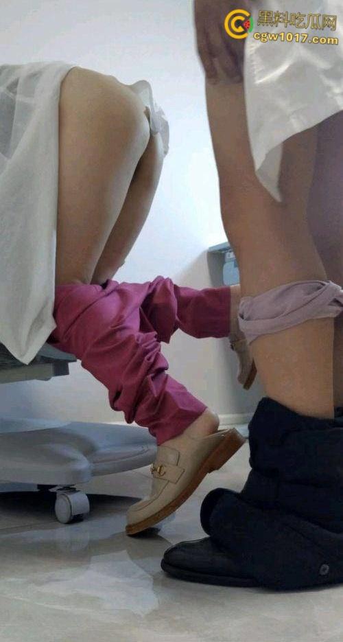 上班上累了去康复科找张姐,把她裤子脱了疯狂后入,小骚货小穴又紧又粉,要不是把我轰出去了,我肯定会肏她第二次 !-6