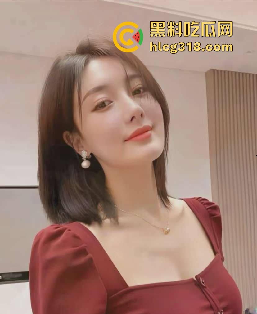 KTV里都开始轮流干嫂子，兄弟喊麦伴奏，兄弟老婆众人炮架都能当众干，喝酒唱歌举杯助兴！