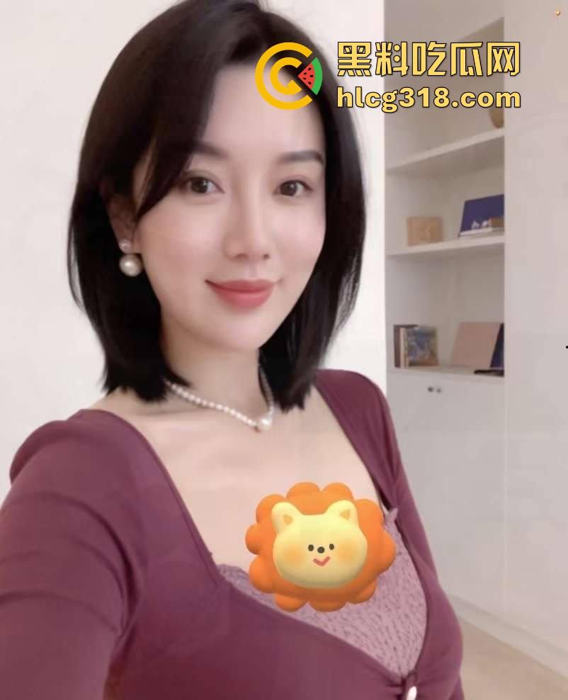 KTV里都开始轮流干嫂子,兄弟喊麦伴奏,兄弟老婆众人炮架都能当众干,喝酒唱歌举杯助兴!-2