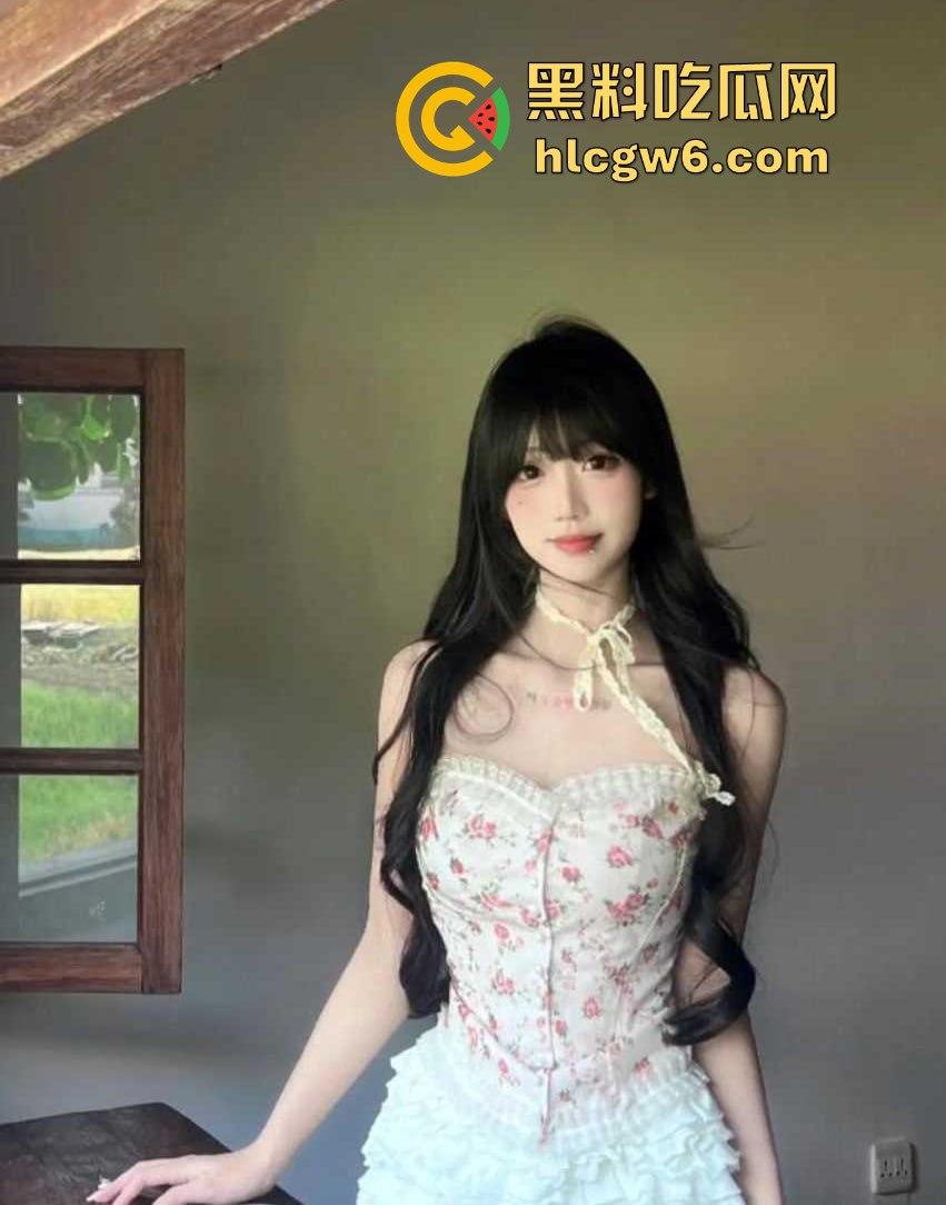 抖音高颜值网红23万粉丝的女神『 恋爱绝缘体』私密视频外流，可甜可萝秒变销魂尤物，高价定制曝光！-11