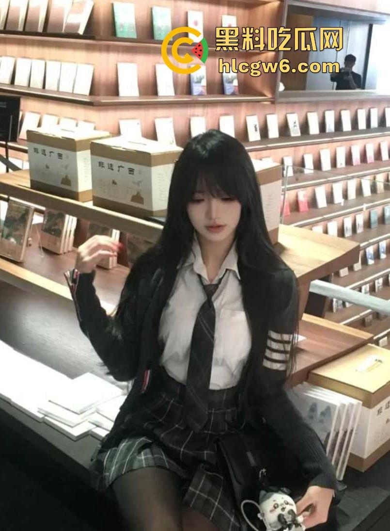 抖音高颜值网红23万粉丝的女神『 恋爱绝缘体』私密视频外流，可甜可萝秒变销魂尤物，高价定制曝光！-13