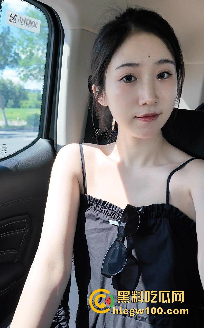 江苏信息职业技术学院清纯学生妹【刘柄池】千里飞送逼，成金主胯下母狗，后入爆操调教屁股被扇到通红！