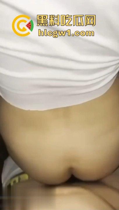 绿帽奴性彻底释放!绿帽男把老婆送给单男野战,自己边看边撸,屌都要撸秃了,绿毛龟真牛逼!-2