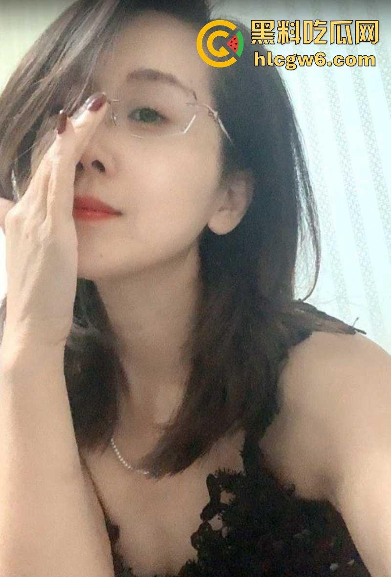 涡阳县小学女校长塌房视频流出 风韵少妇上位疑似靠教育局长床上绩效 后入摇床摇出来的校长椅稳如泰山!-10