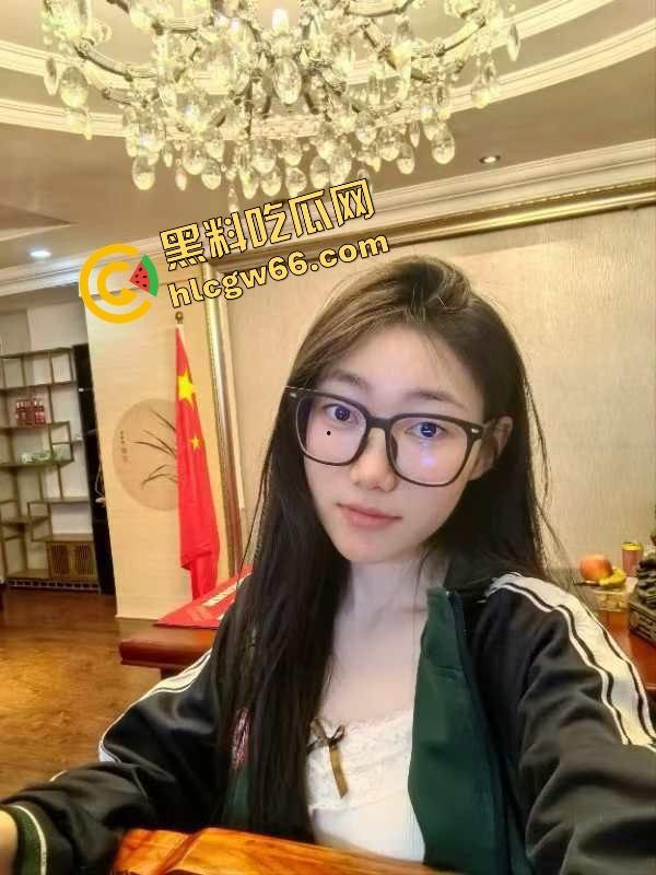 体育生约操肥臀白虎福利姬【V10turbo】蜜桃骚穴狂喷淫水,巨屌怼进逼缝射满膛,操到床单发烫!-5