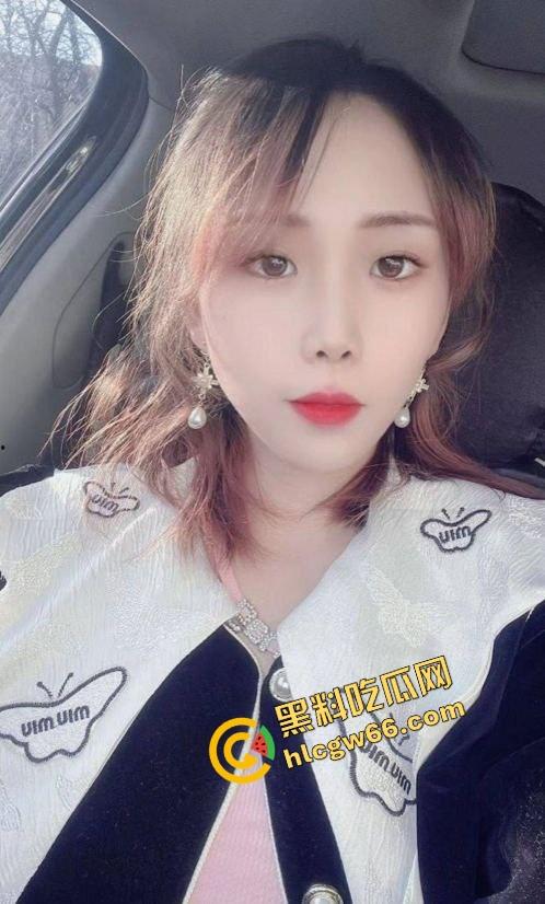 佛山小区人妻骚妇『邵萍丽』偷情嫌老公三下完事，转头让我操得腿软叫不停，高潮后主动舔鸡巴喊香！