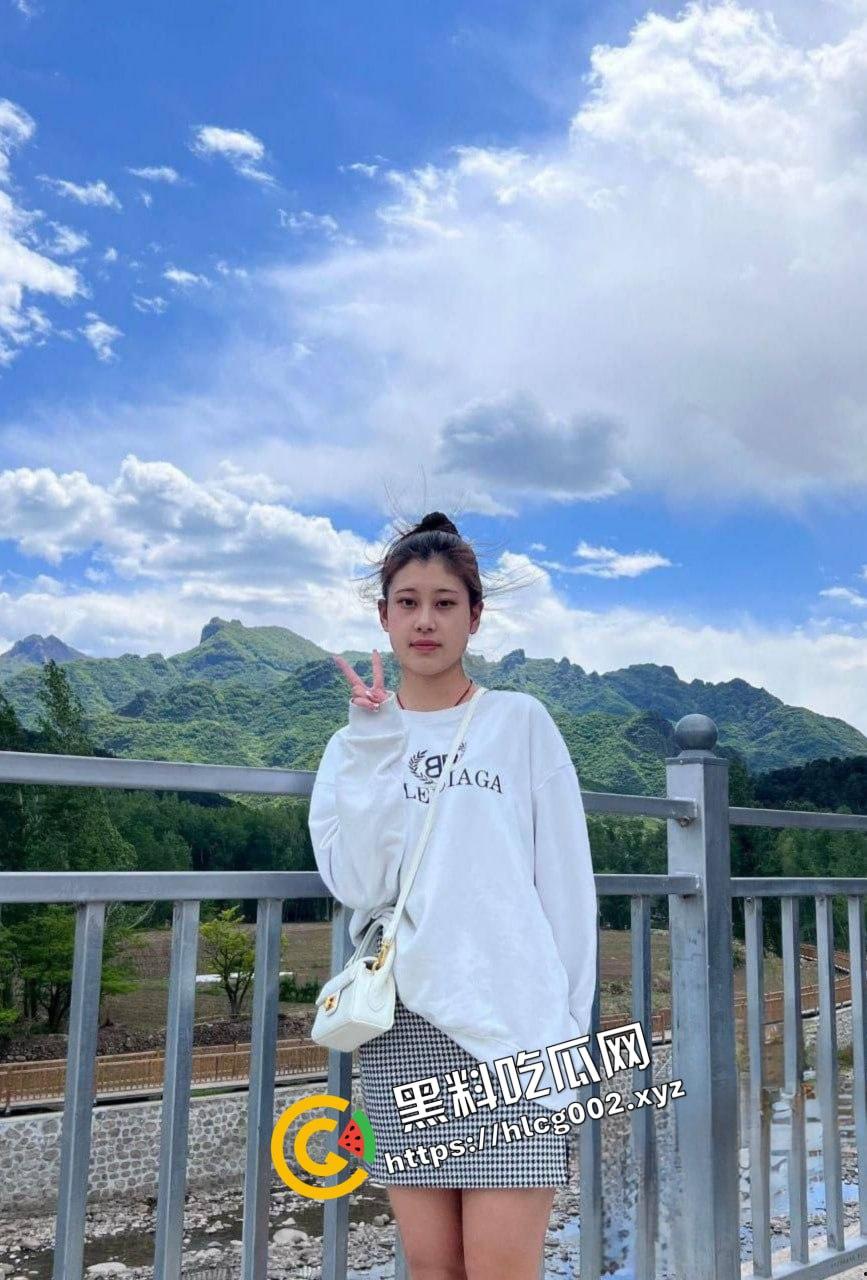 四川乐山师范学院美女『王静静』跟男友做爱还要边打麻将 一边享受游戏激情一边享受性爱快感！