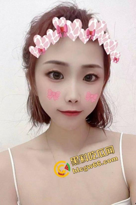 佛山小区人妻骚妇『邵萍丽』偷情嫌老公三下完事,转头让我操得腿软叫不停,高潮后主动舔鸡巴喊香!-3