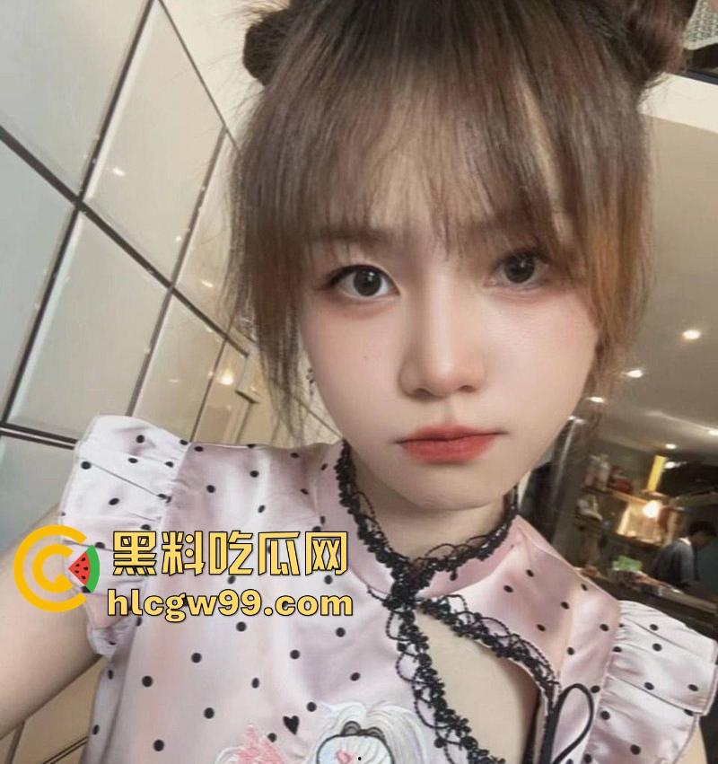 女友网瘾太大怎么办?让她吃鸡巴放松一下,重庆工商学院清纯反差女友【徐馨雯】调教视频泄露曝光!-3