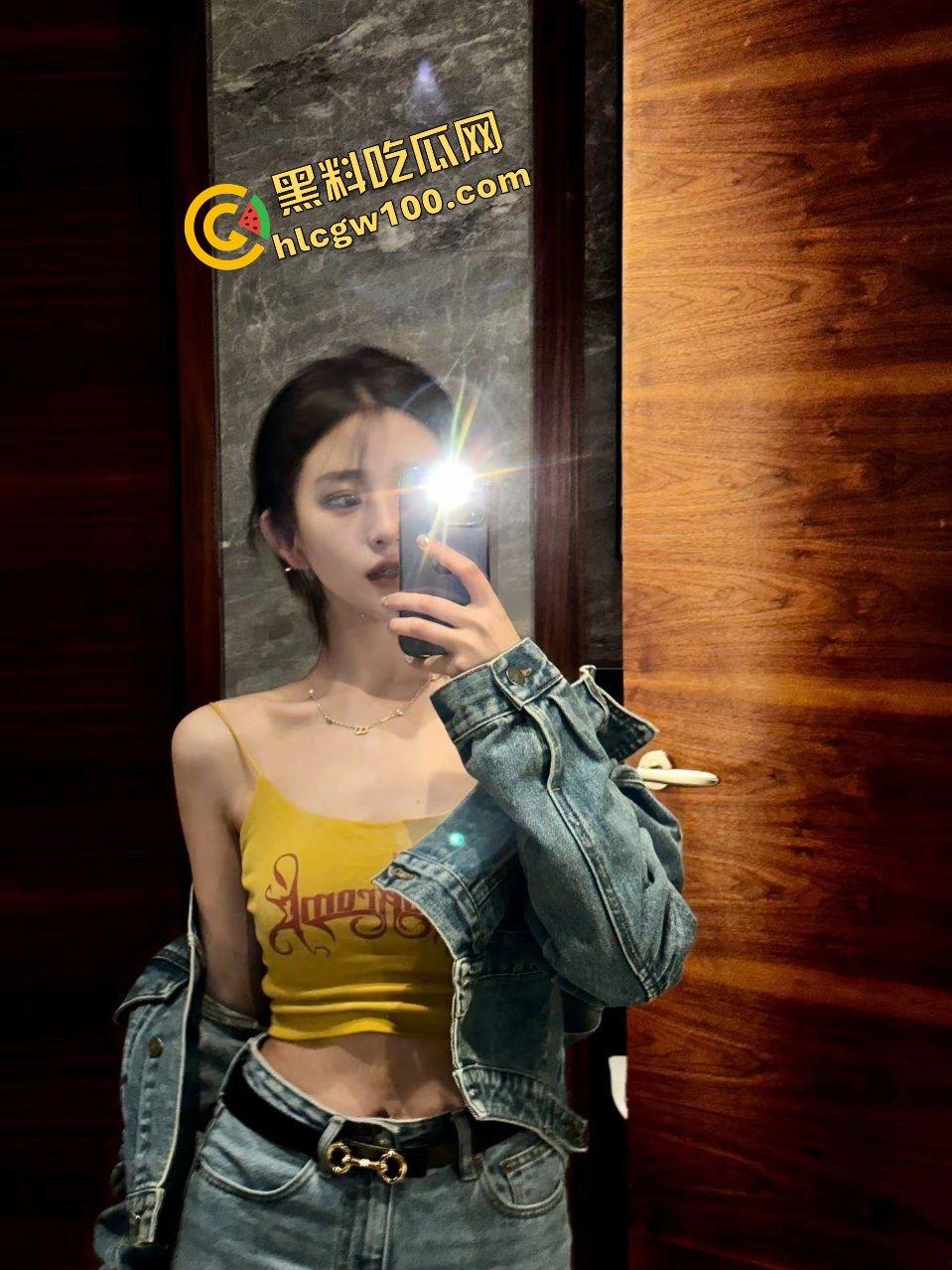 上海多金大哥约炮反差拜金骚鸡『余清思』开奥迪RS成功得吃 车上抠逼酒店操逼 淫乱邂逅独家曝光流出!-6