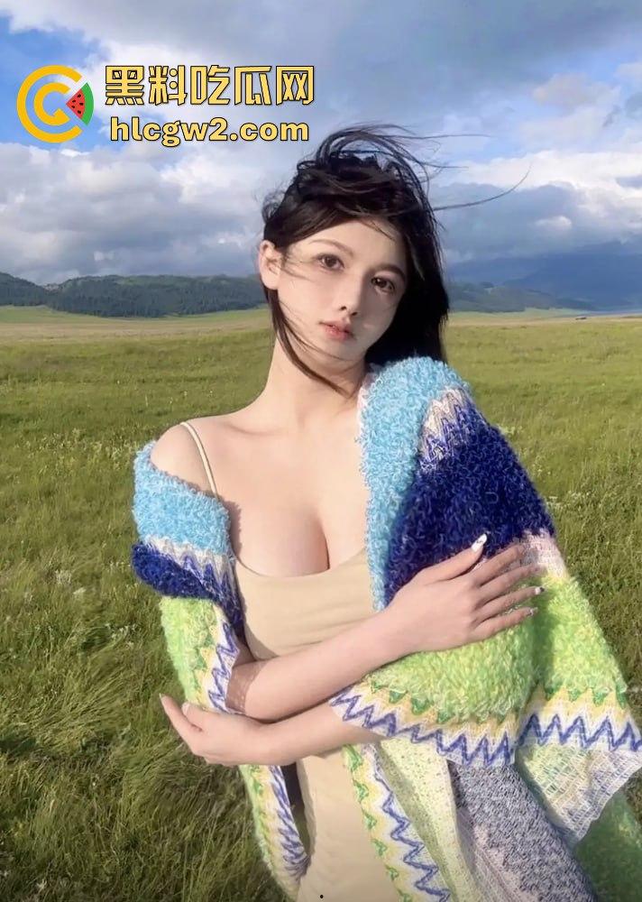 抖音30万粉丝骚鸡福利姬『人间真实小baby』直播露奶子 真空出门玩漏奶，36C露点疯狂撩大哥！-5