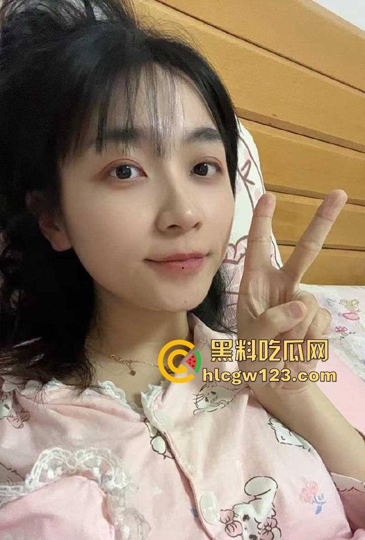 湖南长沙人妻【刘慧怡】网上裸聊视频流出 自慰扣穴画面惹火至极  高冷外表下是欲求不满的反差母狗！