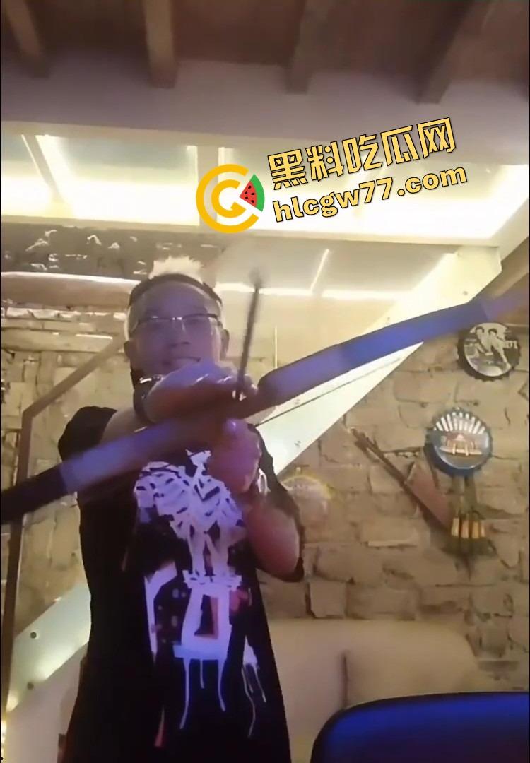 抖音精神小伙『周子磊』人设爆炸，舔粉网红转身自拍猛干6连发，评论区全是要资源的哥们！-11