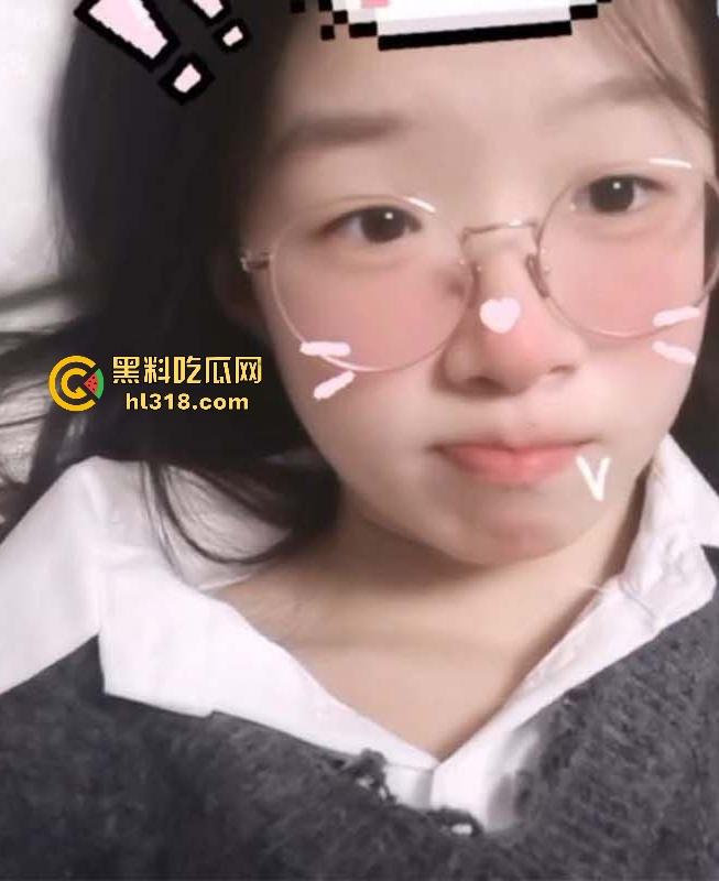 浙江台州眼镜女神江雯婷自慰视频疯传!摸奶抠逼诱惑隔壁老大爷,这奶看着一股清纯味!-2