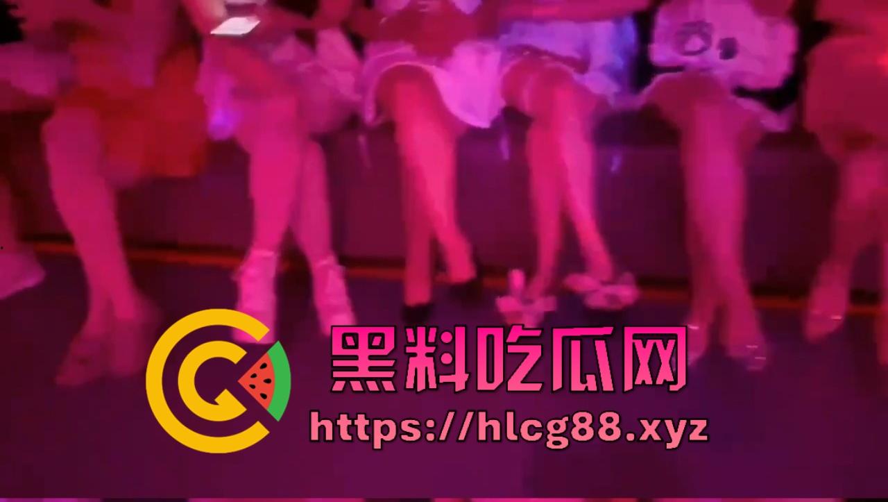 春天的信号?不是花开,而是舞厅里大白腿全都跳起来了!莎莎舞一开,一包利群换个妹子,今晚老子就是皇帝!-4