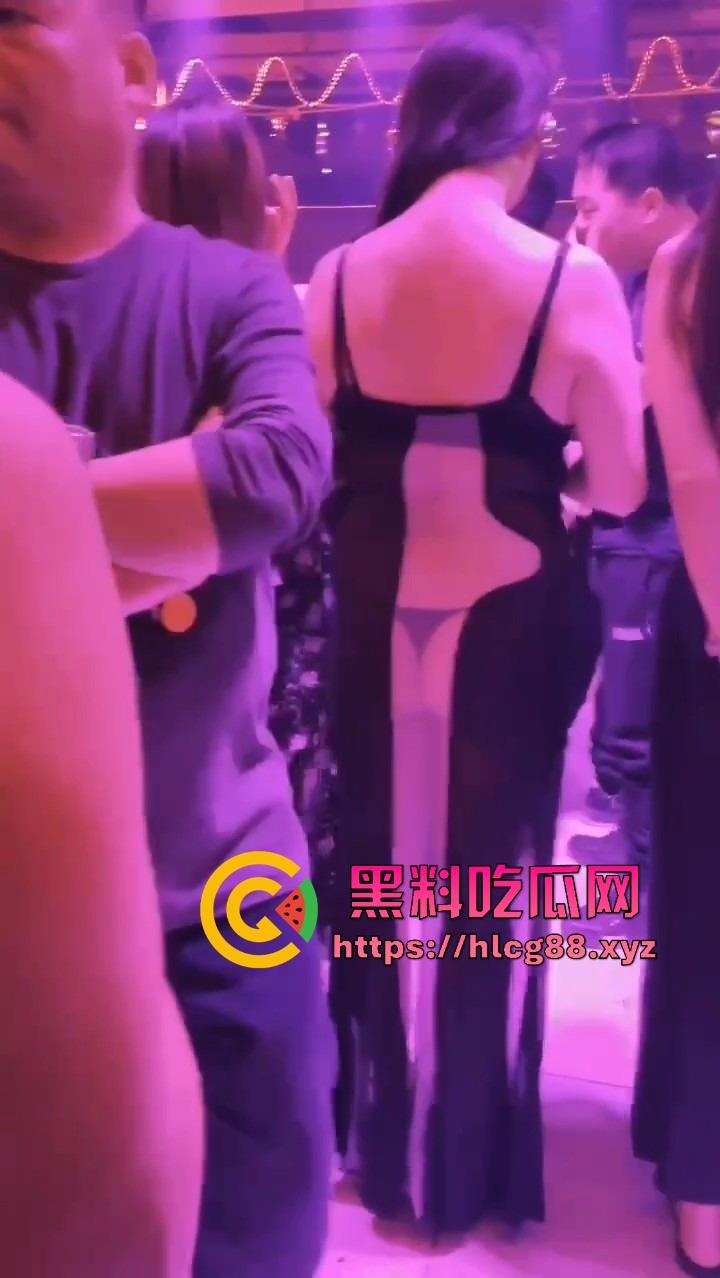 春天的信号?不是花开,而是舞厅里大白腿全都跳起来了!莎莎舞一开,一包利群换个妹子,今晚老子就是皇帝!-14