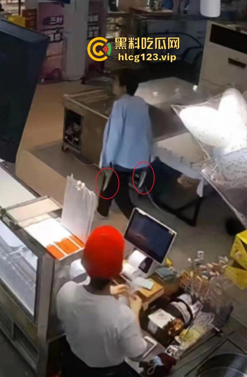 “古有双枪老太婆 现有双刀老太公”上海松江区庙前街沃尔玛商城发生随机砍人事件！目击第一现场！