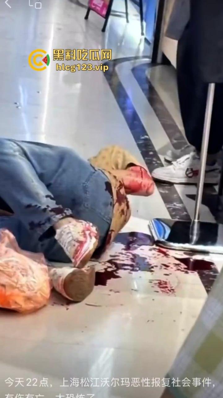 “古有双枪老太婆 现有双刀老太公”上海松江区庙前街沃尔玛商城发生随机砍人事件!目击第一现场!-10