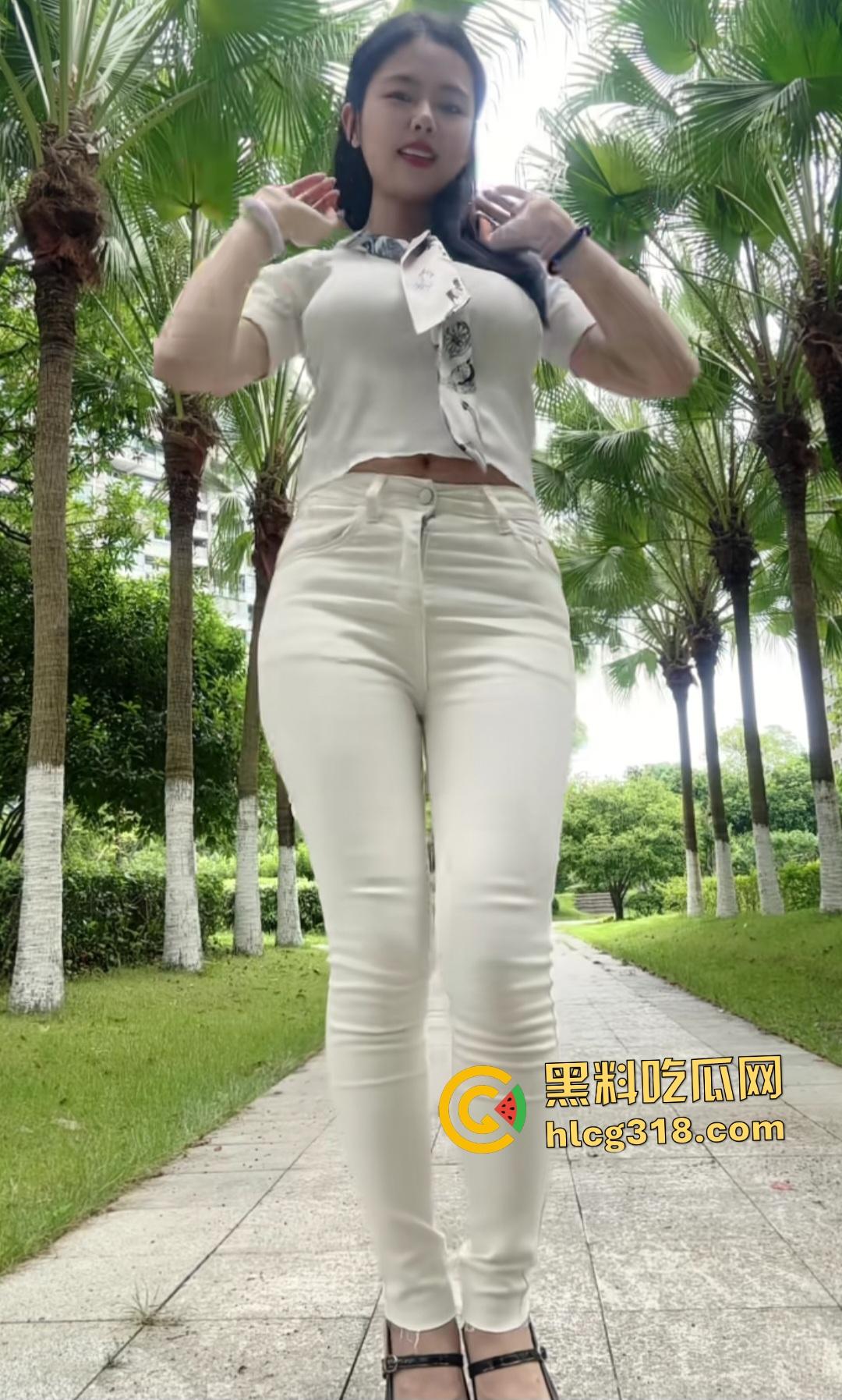 抖音兰花仙子肉丝袜传教士姿势被深插内射,掰开骚逼精液狂流!-2