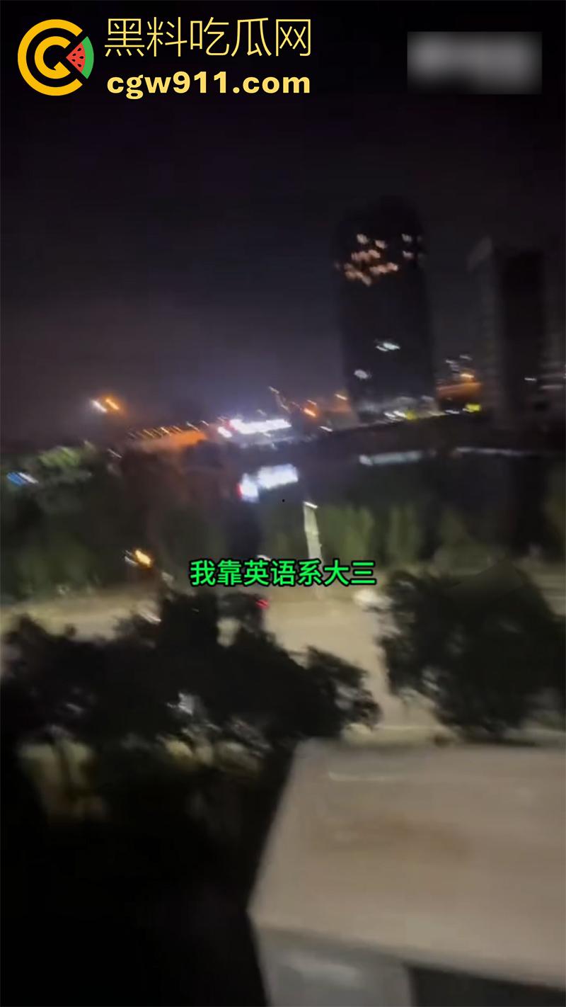 开迈巴赫出轨女大学生,被老婆捉奸喊打,其他学生妹看到大喊:我也想坐!开这车不找学生妹,真是白买了!-3