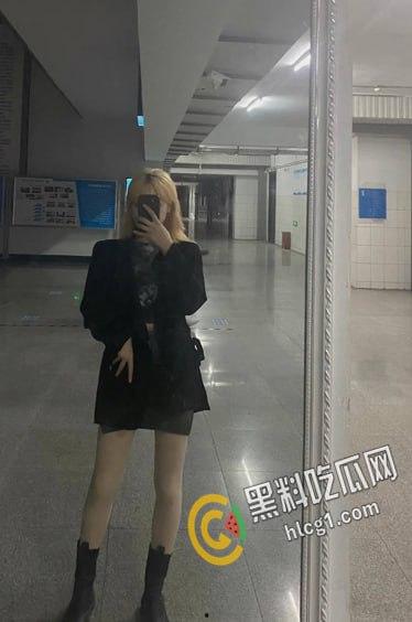 成都大学 高颜值极品学生张琪 被金主包养口爆 化身吞精小母狗 听这口水声真是刺激!-3