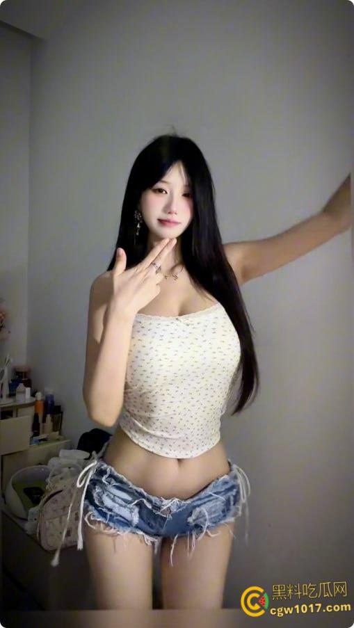 抖音御姐网红【什么思思】,金主定制福利视频,细腰翘臀完美身材,极品身材低胸装性感舞蹈,眼神拉丝诱惑十足!-2