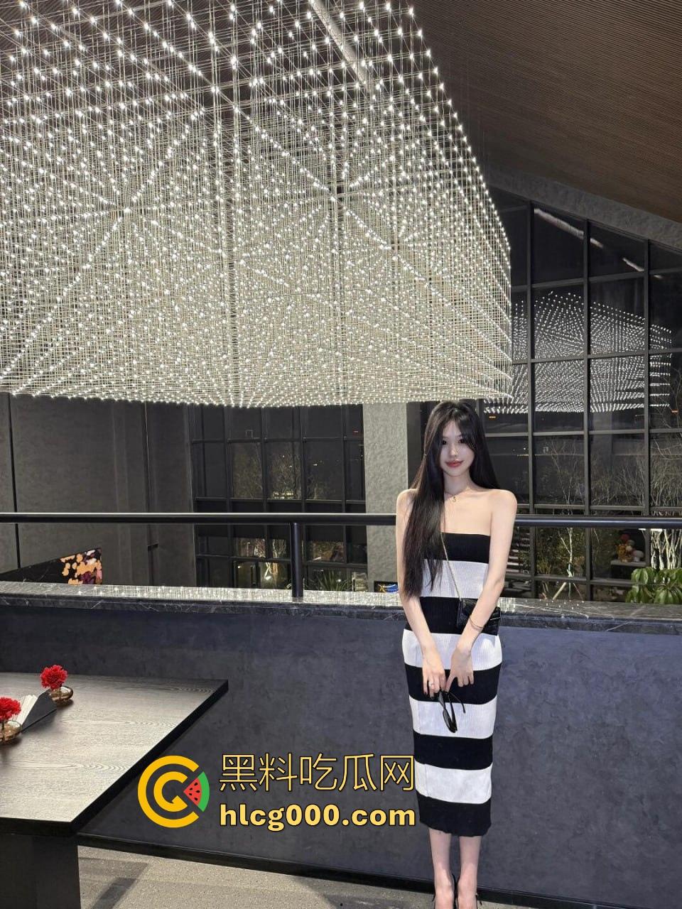 海角乱伦，和嫂嫂来了一次激情猛烈的性爱，狂扣淫荡肥逼，淫水四散喷溅顺着胳膊流满全身！-2