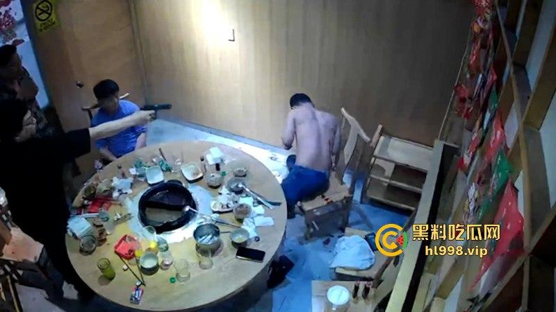 话不投机掏枪就干!吃个饭命没了!华人饭店一中国人被东北男枪杀 监控曝光凶杀现场-8