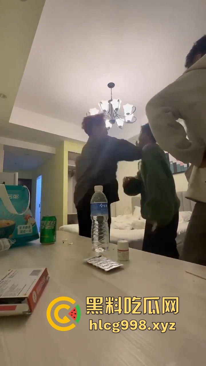 逼良为娼还打人!两个男的打不过女的竟录视频泄愤,只因不肯玩3P!-7