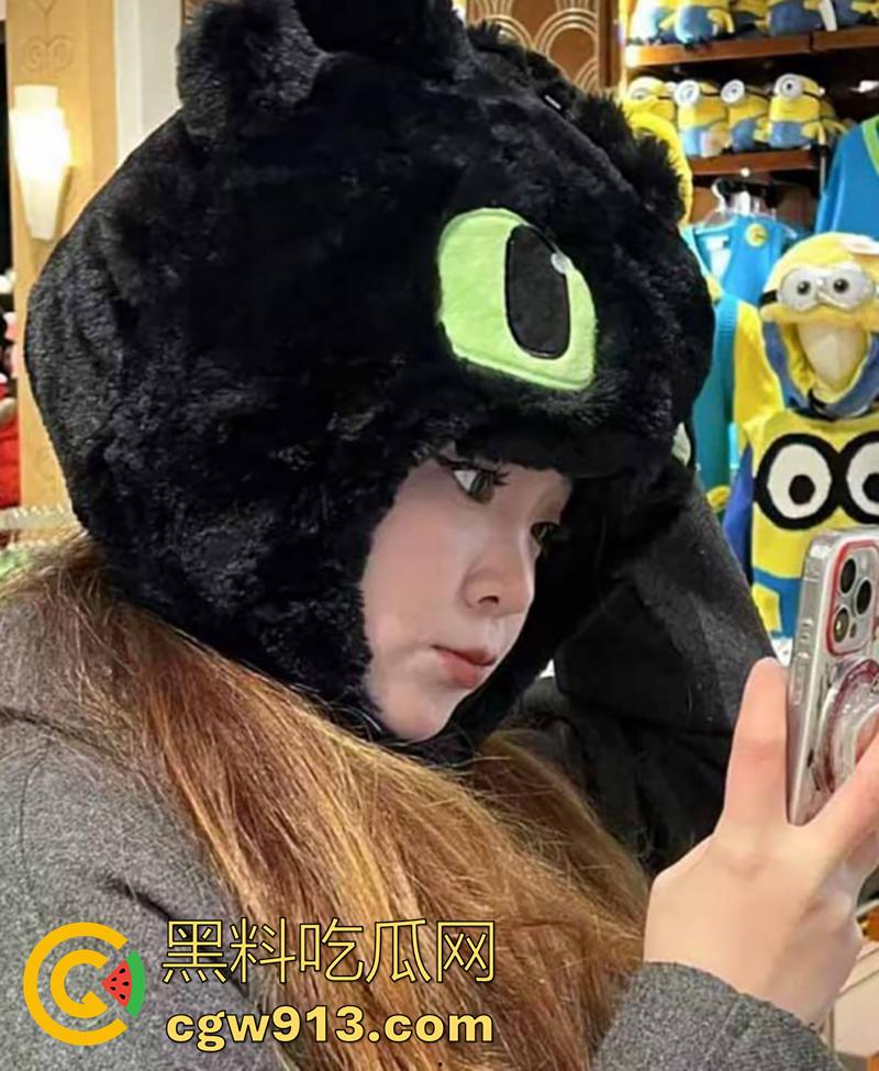 大连民族大学巨乳学生妹【李岫烔】背着男友频繁出轨,被SM调教为精盆,圆润大奶子被操到起飞!-2