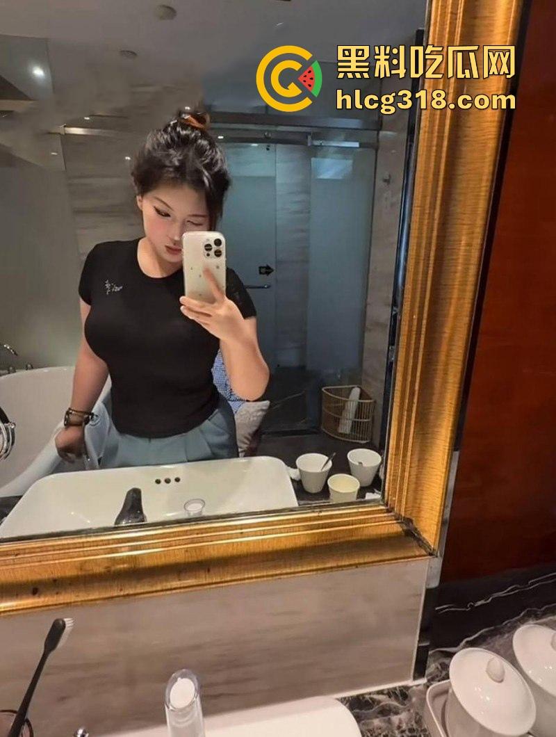 抖音极品网红【小玥少】微胖身材大秀豪乳 性感反差撩人不断,线下面基遭金主曝光泄露!-4